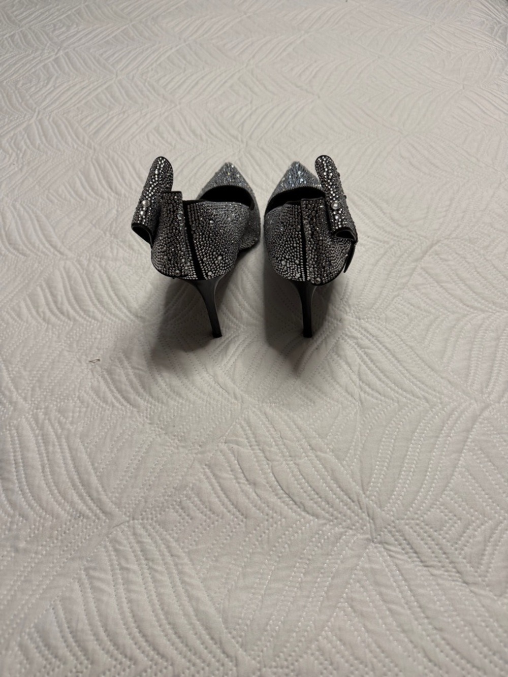 INC International Concepts Women’s Rhinestone Bow Stiletto Heel. Size 8 - Picture 6 of 8
